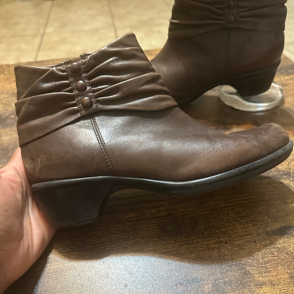 Clark's‎ Womens 9M Brown Leather Ankle boots Booties Classic Comfort Minimalist
